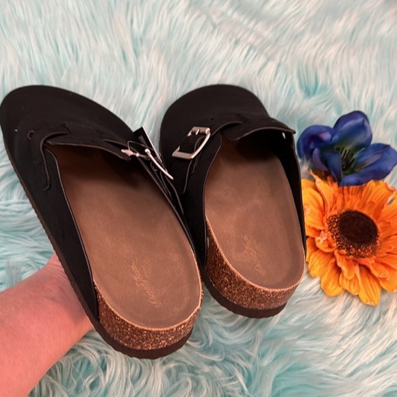 Clog Mule Flat Shoes With Buckle Accent Black Microsuede Sz 8 NEW! - Picture 8 of 8